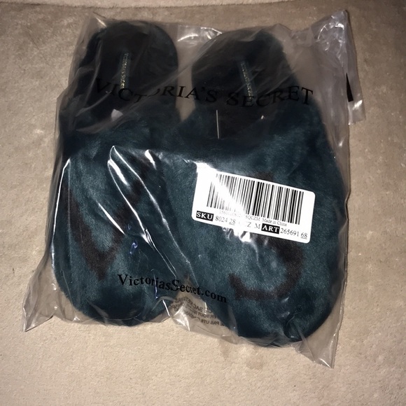 Victoria’s Secret closed toe Faux Fur slipper deepest green medium New - Picture 5 of 6